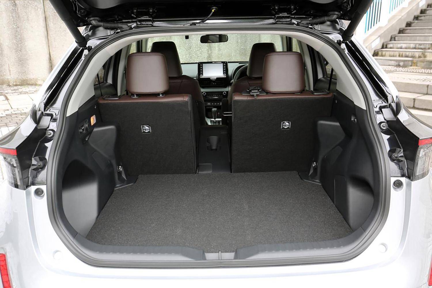 雰囲気で買うと「ブーイング」必至！　ファミリーカーっぽいのにファミリー向きじゃないクルマ５台