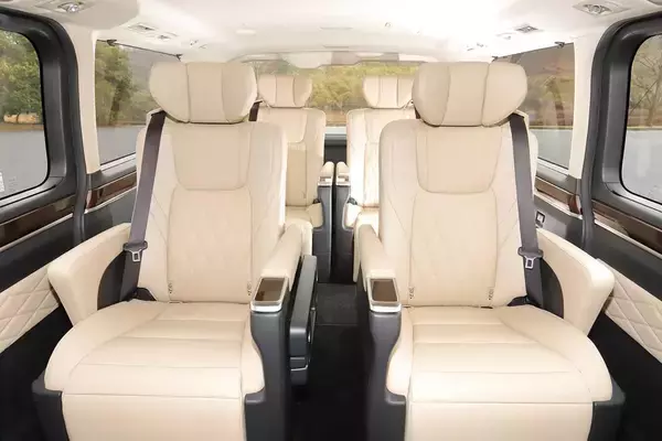 「雰囲気で買うと「ブーイング」必至！　ファミリーカーっぽいのにファミリー向きじゃないクルマ５台」の画像