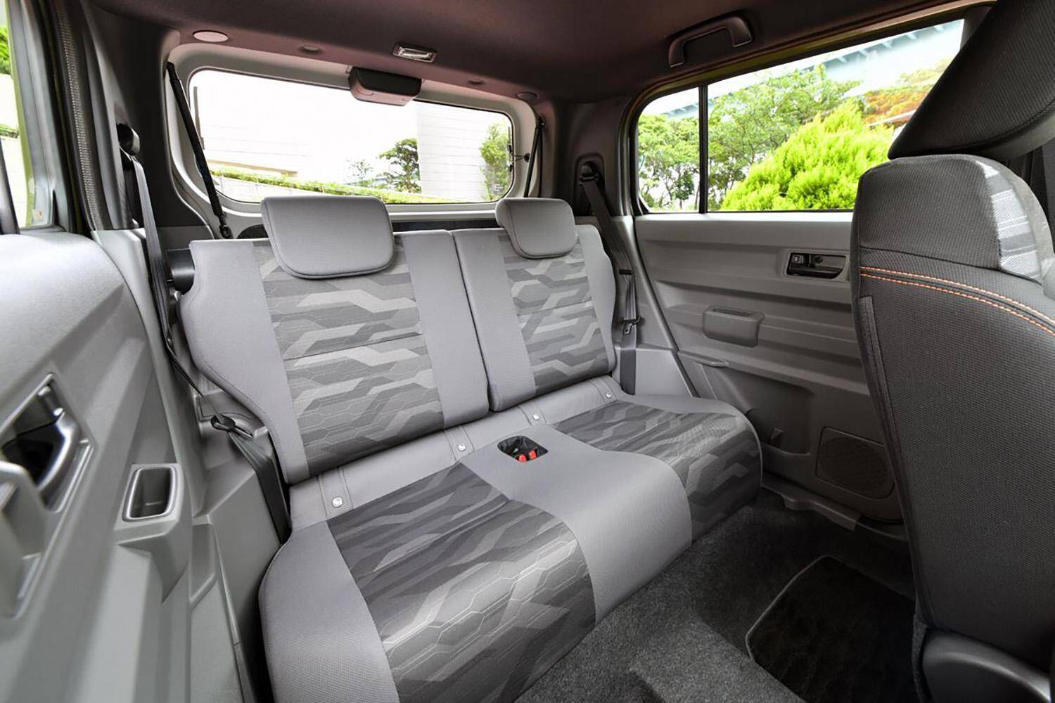 雰囲気で買うと「ブーイング」必至！　ファミリーカーっぽいのにファミリー向きじゃないクルマ５台