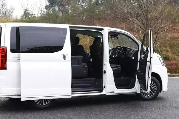 「雰囲気で買うと「ブーイング」必至！　ファミリーカーっぽいのにファミリー向きじゃないクルマ５台」の画像