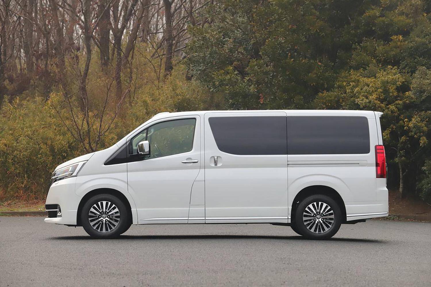 雰囲気で買うと「ブーイング」必至！　ファミリーカーっぽいのにファミリー向きじゃないクルマ５台