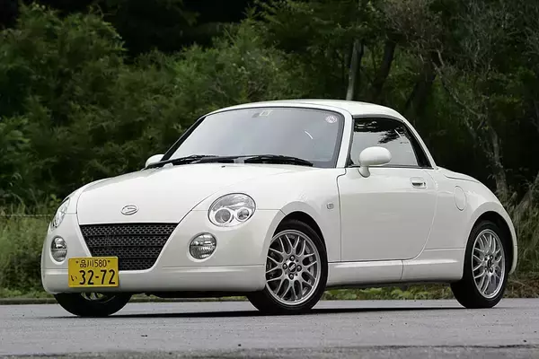 「「マツダ」がメルセデス・ベンツもBMWもポルシェもホンダも動かした！　ライバルを見ると「ロードスター」の偉大さに圧倒される」の画像