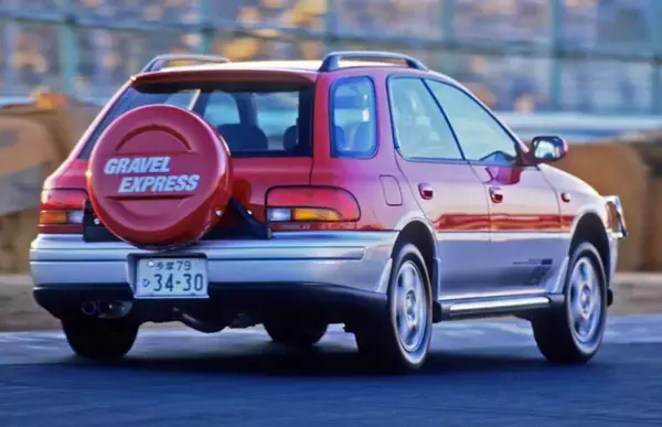 「「とりあえず」SUV化はいまに始まった話じゃない！　「ダダ滑り」もあった過去の派生SUV車４台」の画像