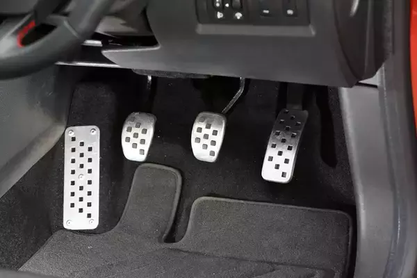 「ほんのり上品！　ジワり走りやすい！　ハードル激低の愛車に「ちょい足し」パーツ５選」の画像