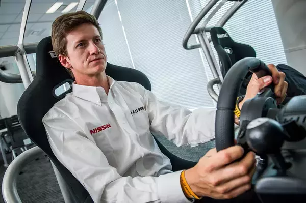 スケボーにモトクロスにゲーム！　「幼少期からカートで活躍して……」の常識を覆す「転身プロドライバー」たち