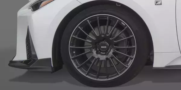 「走りもスタイリングも楽しめるジェントルな1台に！　トムスよりレクサスIS用のオプションパーツ群が登場」の画像