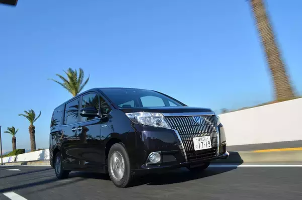 「大ヒット車の陰でひっそり消える悲しきモデルも！　月販二桁・三桁の「モテない」クルマの特徴４選」の画像