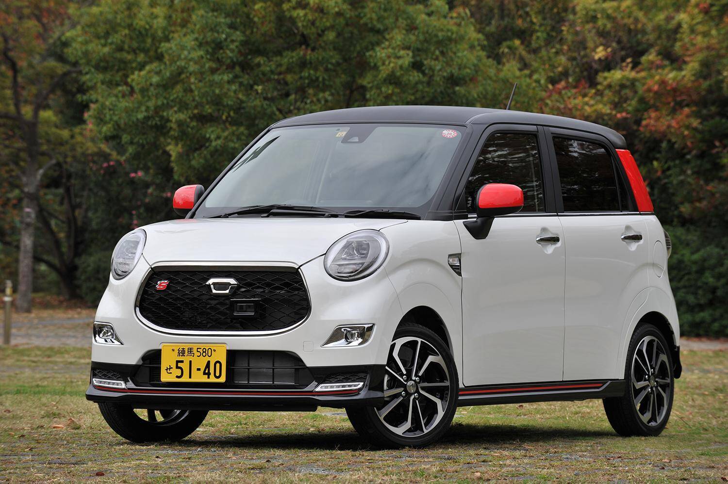大ヒット車の陰でひっそり消える悲しきモデルも！　月販二桁・三桁の「モテない」クルマの特徴４選