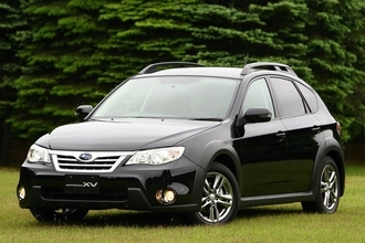 雪道でこそ生きる！　スバルXVの歴史とレヴォーグとの比較