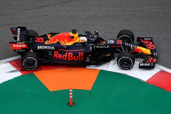 ダイハツエンジンを積んだスズキ車！　ヨーロッパ産エンジンのアメ車！　じつは「ライバル」の心臓だったクルマたち