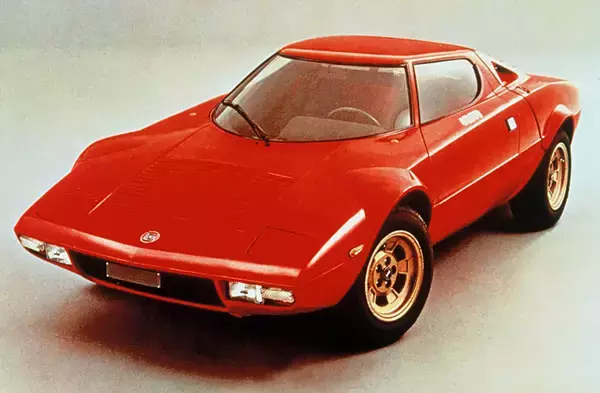 「ダイハツエンジンを積んだスズキ車！　ヨーロッパ産エンジンのアメ車！　じつは「ライバル」の心臓だったクルマたち」の画像