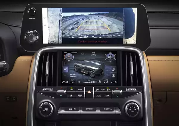 「7組のフローティングバーによる新スピンドルグリルで超オラ顔！　日本発売は2022年初頭予定のレクサスLXを公開」の画像