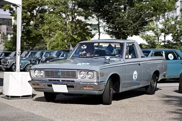 「クラウンやレガシィベースまで存在した！　かつて日本で生まれた「異色派」ピックアップ５選」の画像