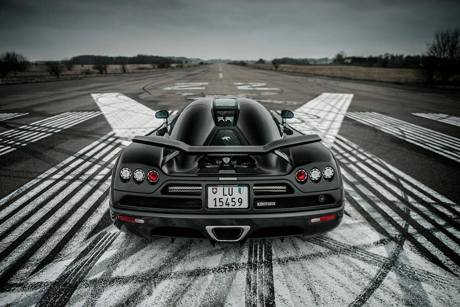 このランプにこのドアハンドル見たことある！　ウン千万級スーパーカーなのに日本車の「部品」が流用されているクルマ４台