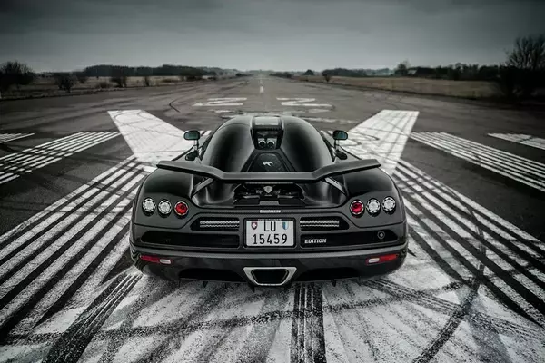 「このランプにこのドアハンドル見たことある！　ウン千万級スーパーカーなのに日本車の「部品」が流用されているクルマ４台」の画像