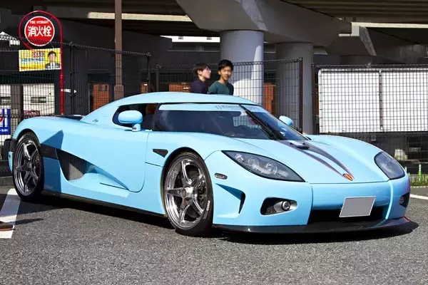 「このランプにこのドアハンドル見たことある！　ウン千万級スーパーカーなのに日本車の「部品」が流用されているクルマ４台」の画像