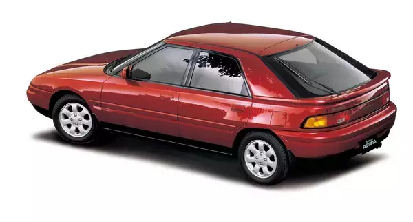 「このランプにこのドアハンドル見たことある！　ウン千万級スーパーカーなのに日本車の「部品」が流用されているクルマ４台」の画像