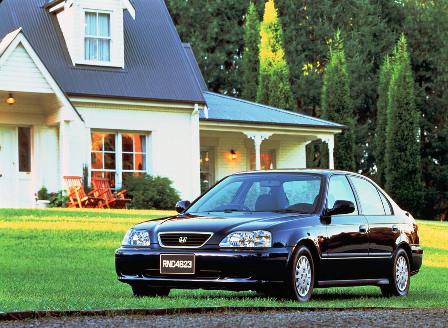 偉大な名前をもらうも「何かが微妙」な弟！　売れ行きに差がついた「残念な」兄弟車３組