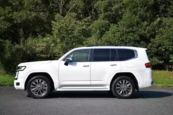 「下取り価格に有利！　洗車をサボってもバレない！　後悔しないクルマのボディ色の選び方とは」の画像