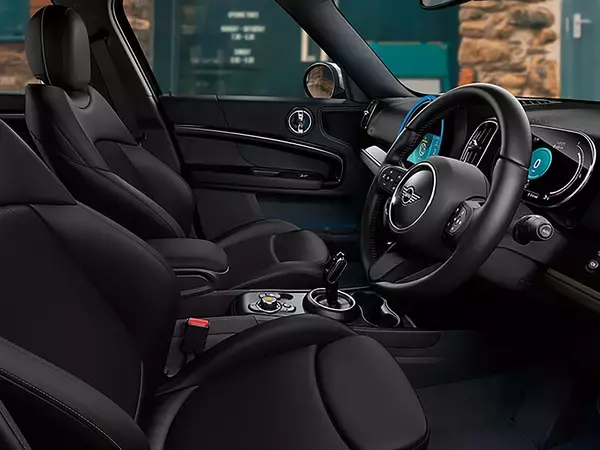 「大人な”ブラック”が輝く特別仕様車！　MINI Crossover Shadow Editionが登場」の画像