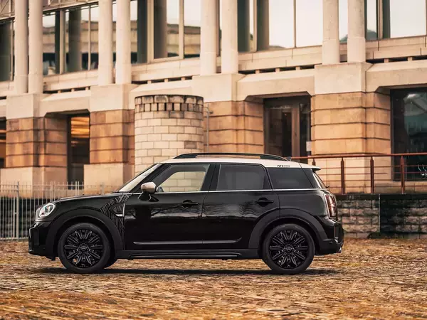 大人な”ブラック”が輝く特別仕様車！　MINI Crossover Shadow Editionが登場