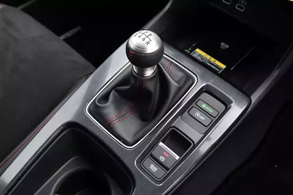 「70%に達する猛者も！　「クルマ好きって多かったのね」って安心する「MT販売比率」の高い国産車５選」の画像