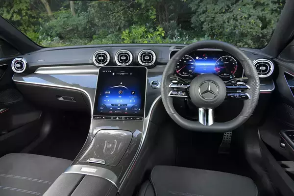 「画期的装備！　のハズが見かけない？　イマイチ馴染まず「消えゆく」クルマの悲しい装備たち」の画像