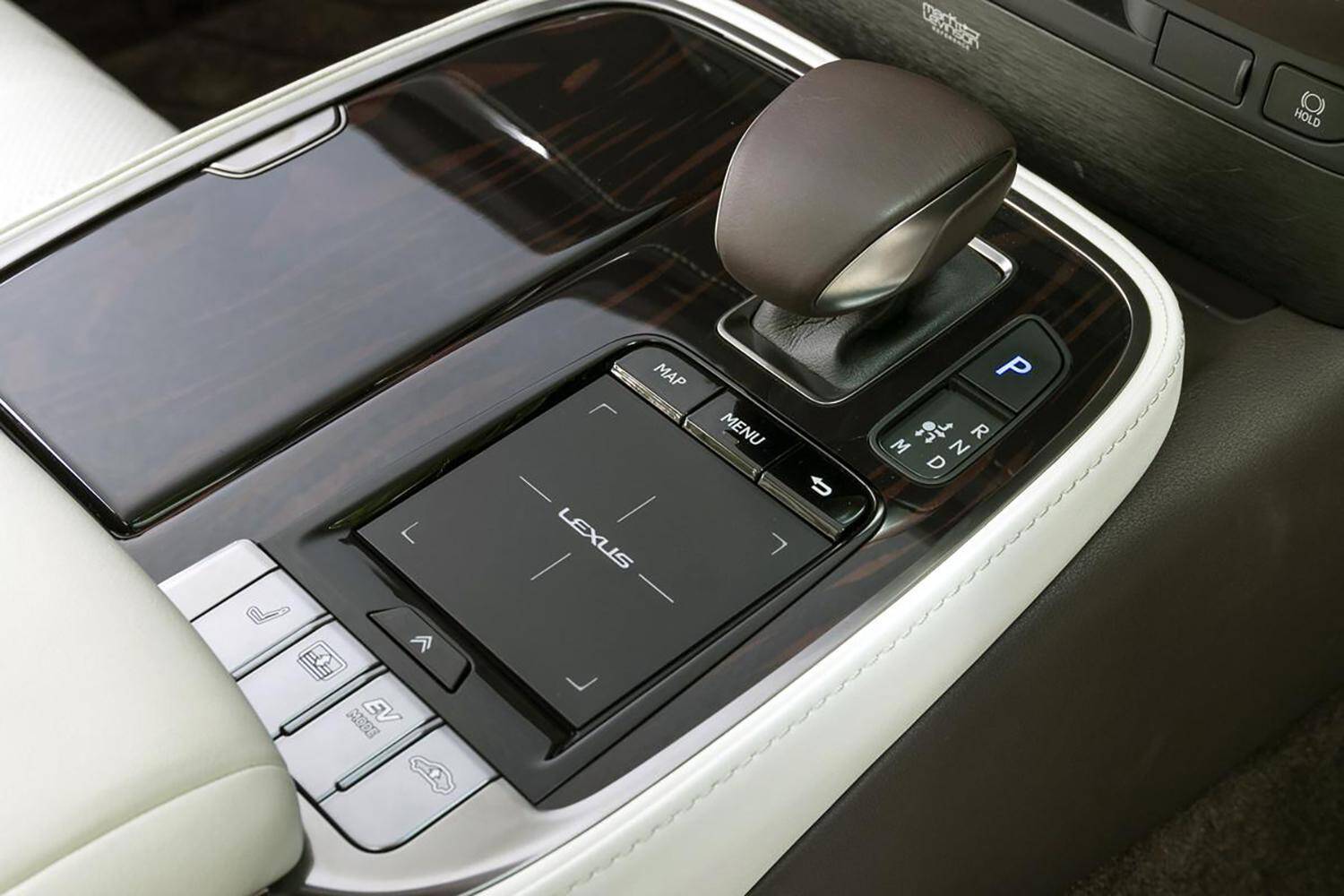 画期的装備！　のハズが見かけない？　イマイチ馴染まず「消えゆく」クルマの悲しい装備たち