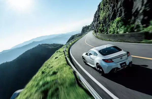 「新型GR86がついに発売で価格は279.9万円〜と判明！　車名ロゴも改名にあわせて一新された」の画像