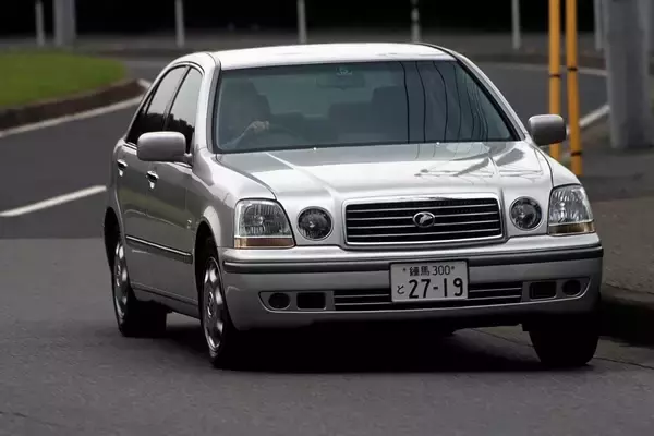 「超ハイテク「しゃくとり虫」！　ボディが伸び縮みする「アウディ・スカイスフィア」は何目的のコンセプト？」の画像