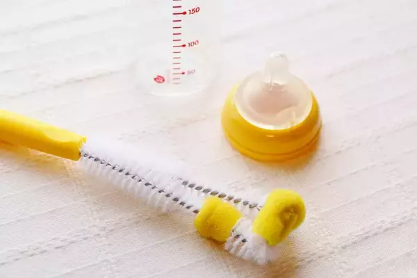 「裏技は「二重手袋」！　いま流行の「メッシュグリル」の効率的な洗い方とは」の画像