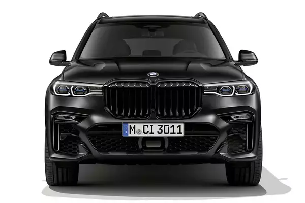「漆黒で統一された最高峰ラグジュアリーSUV！　BMW X7 Edition in Frozen Black Metallicが登場」の画像