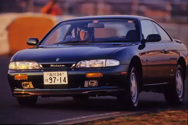 「中古スポーツカー価格「高騰」が止まらない！　最近驚異の「爆上げ」をみせているクルマ４選」の画像