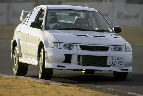 「中古スポーツカー価格「高騰」が止まらない！　最近驚異の「爆上げ」をみせているクルマ４選」の画像