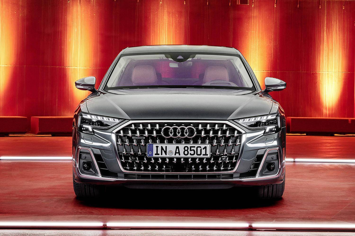 デジタルマトリクスLEDヘッドライトが光の絨毯を生み出す！　顔変したアウディA8の秘密は130万個のマイクロミラーを備えた目にあった