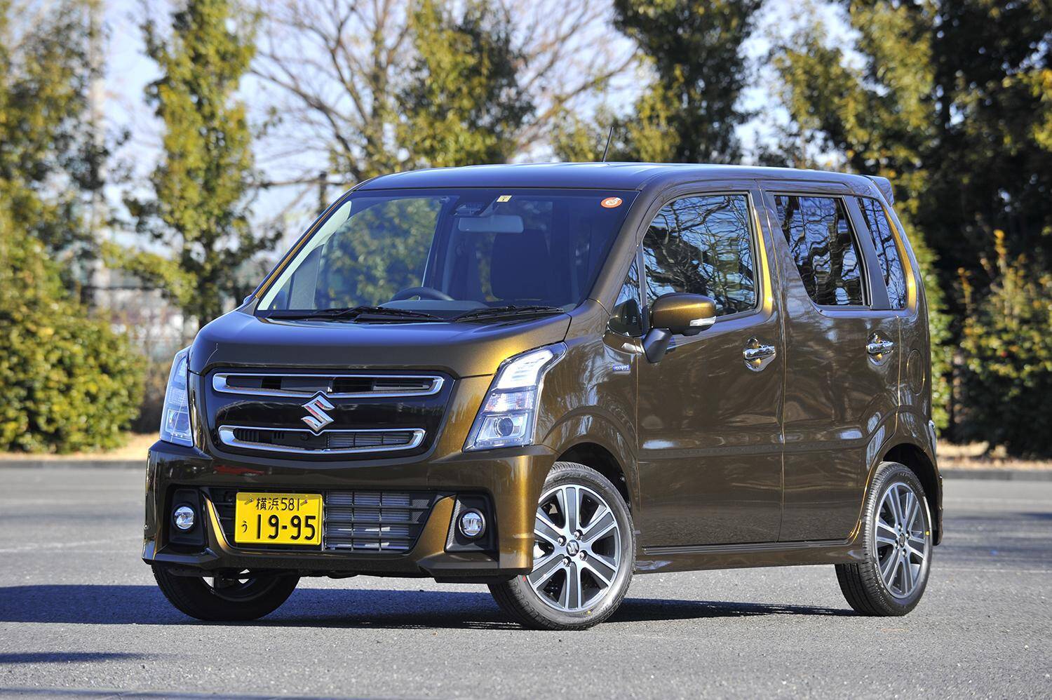 スズキ・ワゴンRとは？　スティングレー・スマイルなど派生モデルも人気の車種をご紹介