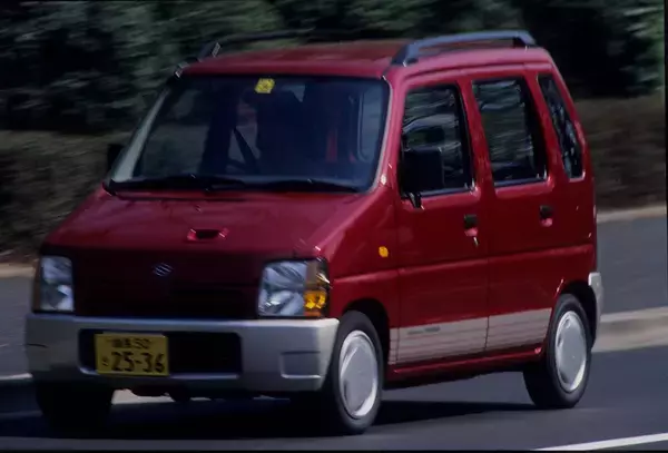スズキ・ワゴンRとは？　スティングレー・スマイルなど派生モデルも人気の車種をご紹介