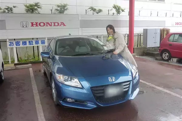 「女性カーライフ・ジャーナリストまるも亜希子さんの運命を決定づけたクルマとは!?　【みんなの愛車遍歴 Vol.１】」の画像