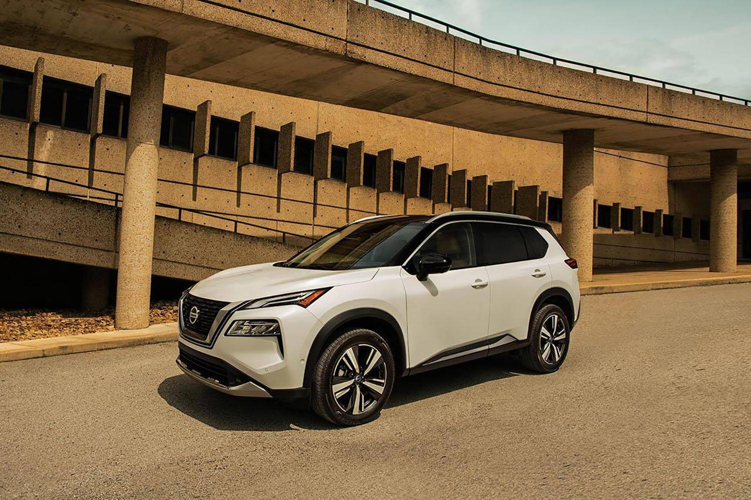 「なんで２年も遅れる？」ファンは涙！　日本メーカーの新型車が海外発売に遅れて日本に導入する理由