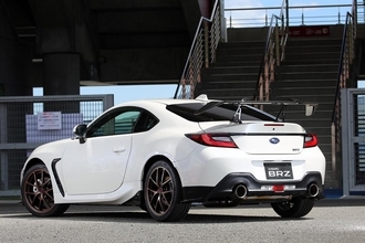 メーカー純正がここまでやるとは！　「空でも飛ぶのか」感すら漂う衝撃パーツ３選