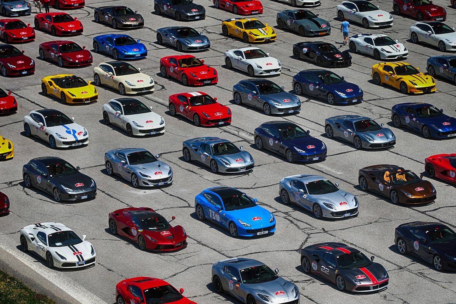 「フェラーリ」と「ランボルギーニ」はガチライバル？　２社の気になる販売台数を比べてみた