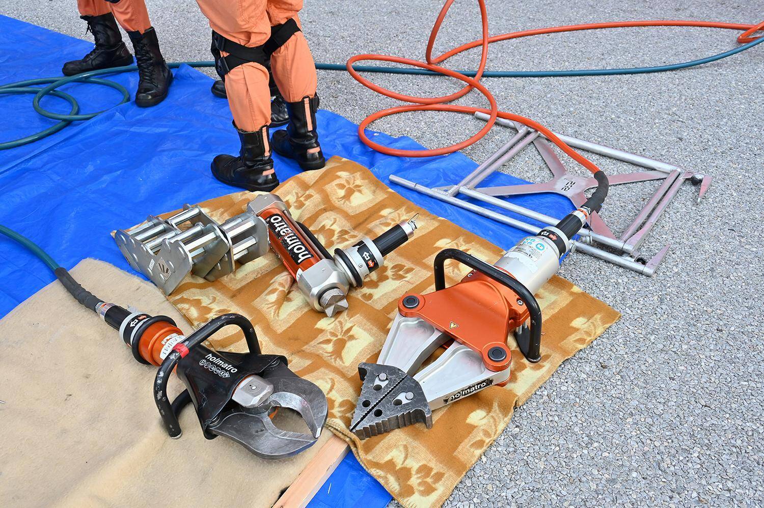 車体切断から心臓マッサージまで！　ラリー競技の「陰の功労者」オフィシャルのレスキュー訓練の凄まじさ