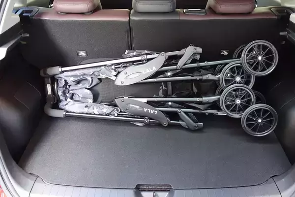 「ゴルフバッグじゃピンとこない！　リットルだけじゃわからない！　いまどきのクルマの荷室の広さは何で表現するのが正解？」の画像