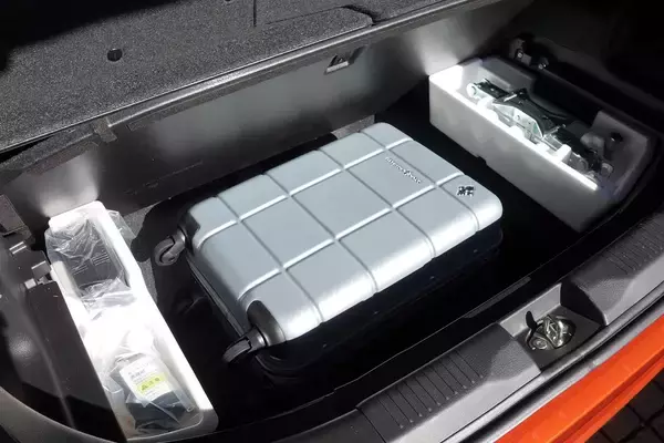 「ゴルフバッグじゃピンとこない！　リットルだけじゃわからない！　いまどきのクルマの荷室の広さは何で表現するのが正解？」の画像