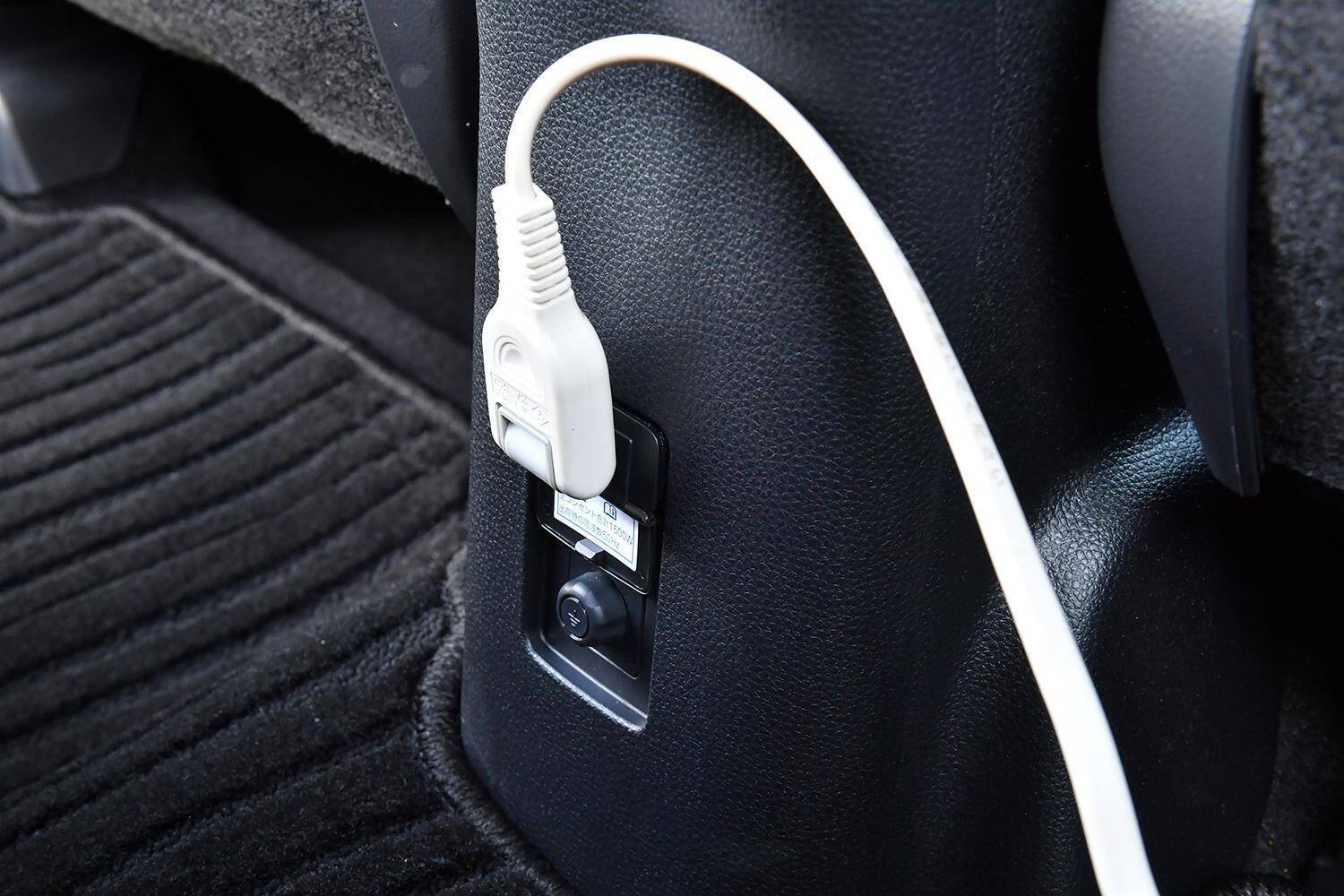 電動車最大のメリットなのにナゼ？　輸入EVやPHVが「外部給電できない」裏にある意識の違い