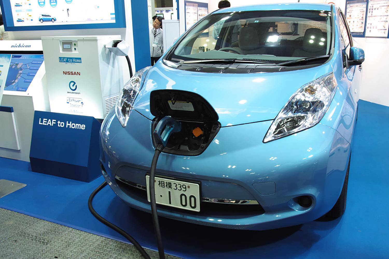 電動車最大のメリットなのにナゼ？　輸入EVやPHVが「外部給電できない」裏にある意識の違い