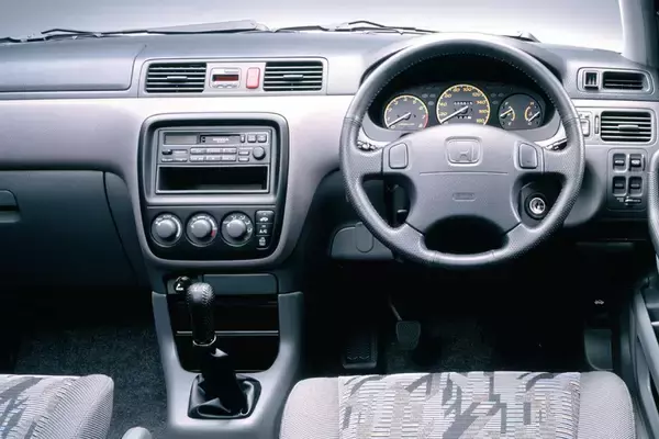 「なんとMTが半数を占めたクルマもあった！　いまじゃ絶滅危惧種のMTで乗れたSUV５選」の画像