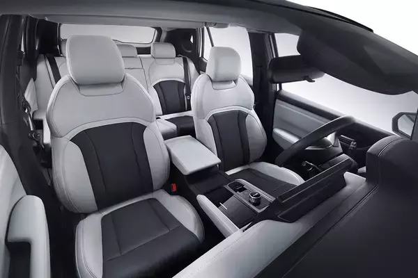 「電気自動車の新型SUV見参！　中国で三菱が新型SUV「エアトレック」を世界初公開」の画像