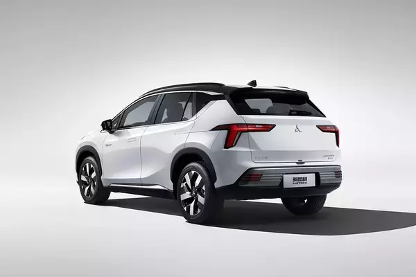 「電気自動車の新型SUV見参！　中国で三菱が新型SUV「エアトレック」を世界初公開」の画像