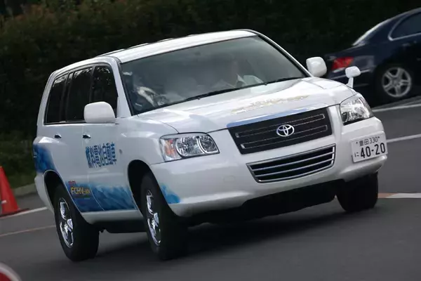 「夢の「ミライ」が実現できるのは偉大な「カコ」があるから！　じつは数十年前から誕生していた「水素」なクルマ４選」の画像